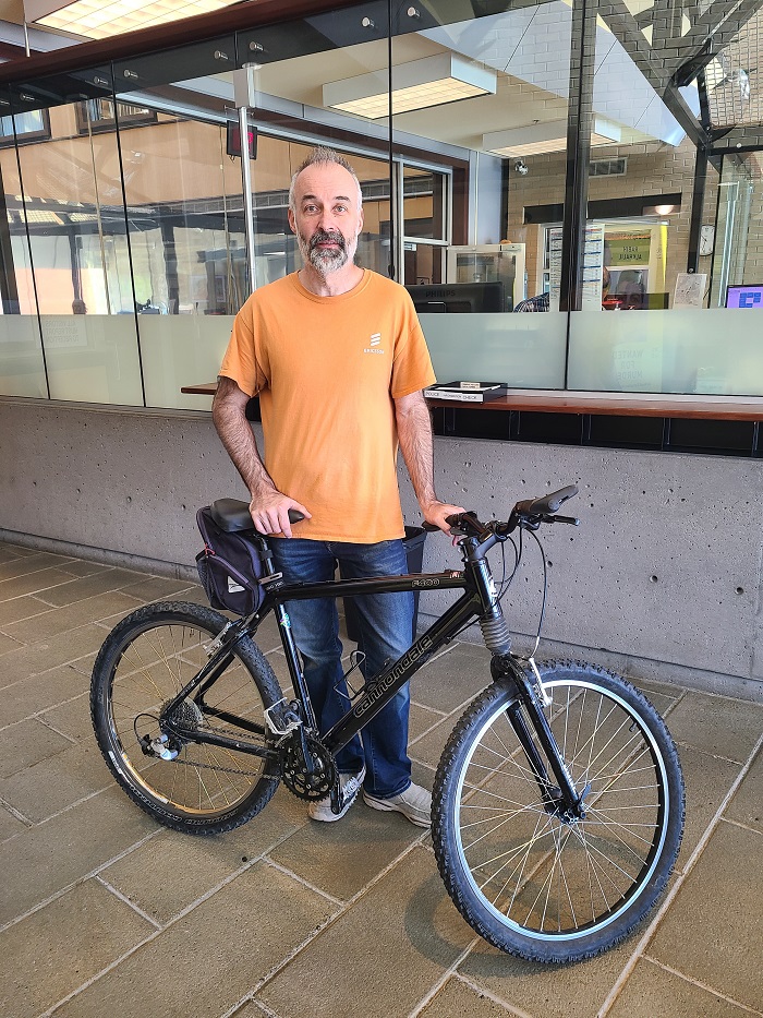 Owner, Mike Dockal reunited with returned stolen black Cannondale bicycle
