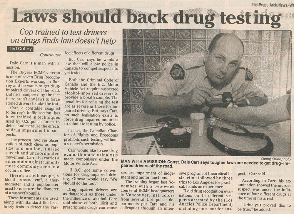 Image de l’article de journal sur le gendarme Carr qui a suivi le premier cours de reconnaissance des drogues en 1996.